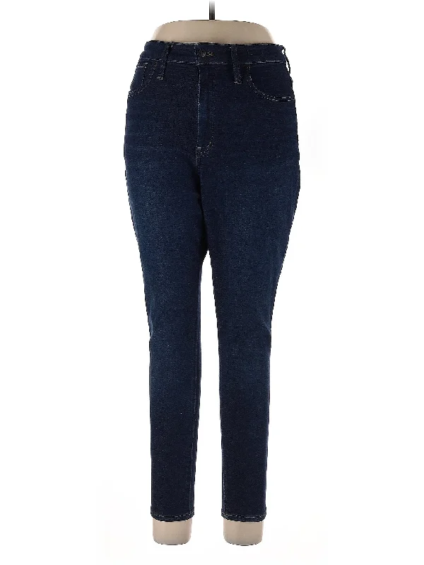 Mid-Rise Skinny Jeans in Dark Wash European